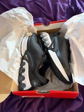 Womens Nike Air Max DN GS womens 8.5/6.5 kids Black & White Sneakers. New in Box